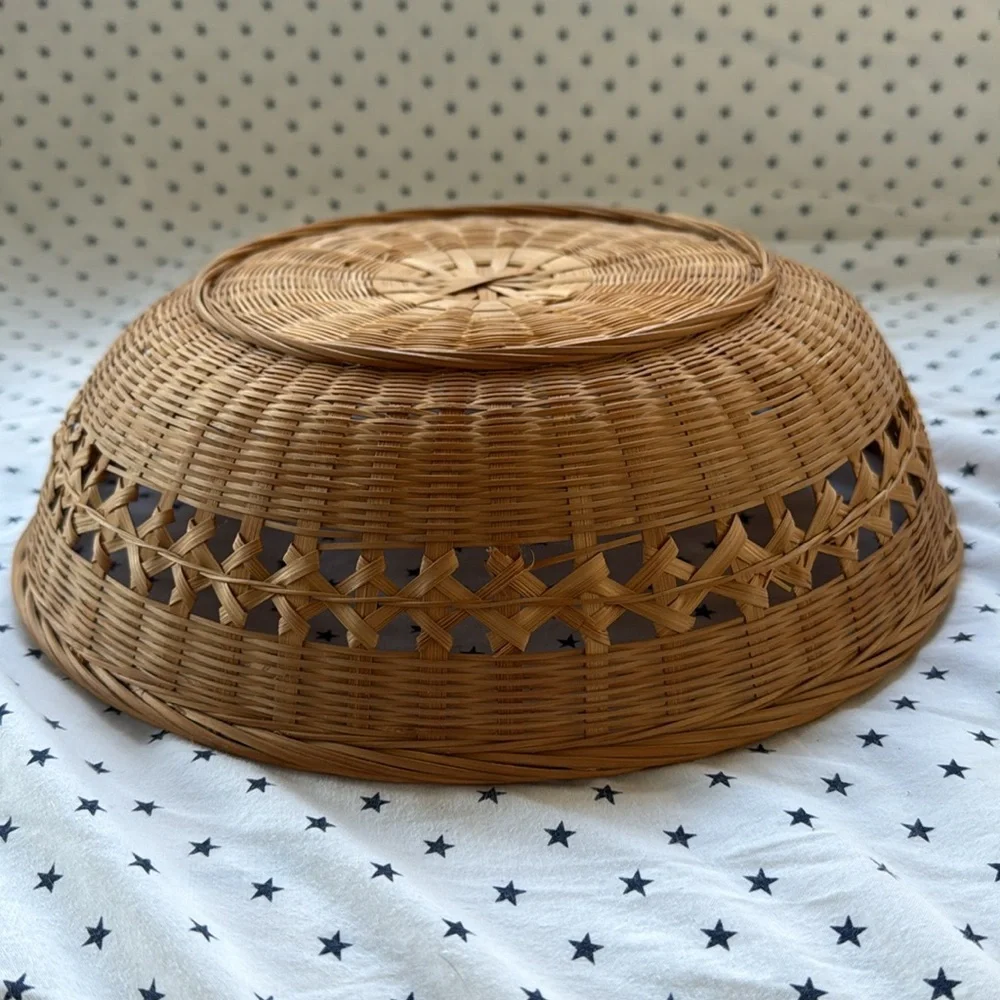 Vintage Round Wicker Rattan 12” Fruit / Storage Basket Excellent Vintage Cond.
